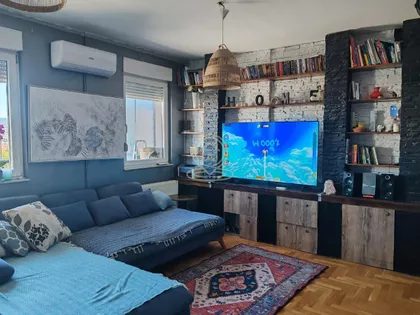 Polgar Andrasa | 4zida.rs