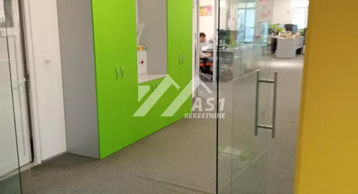 Poslovna zgrada | 4zida