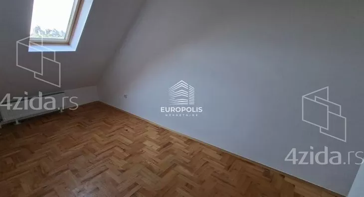 Četvoroiposoban stan | 4zida