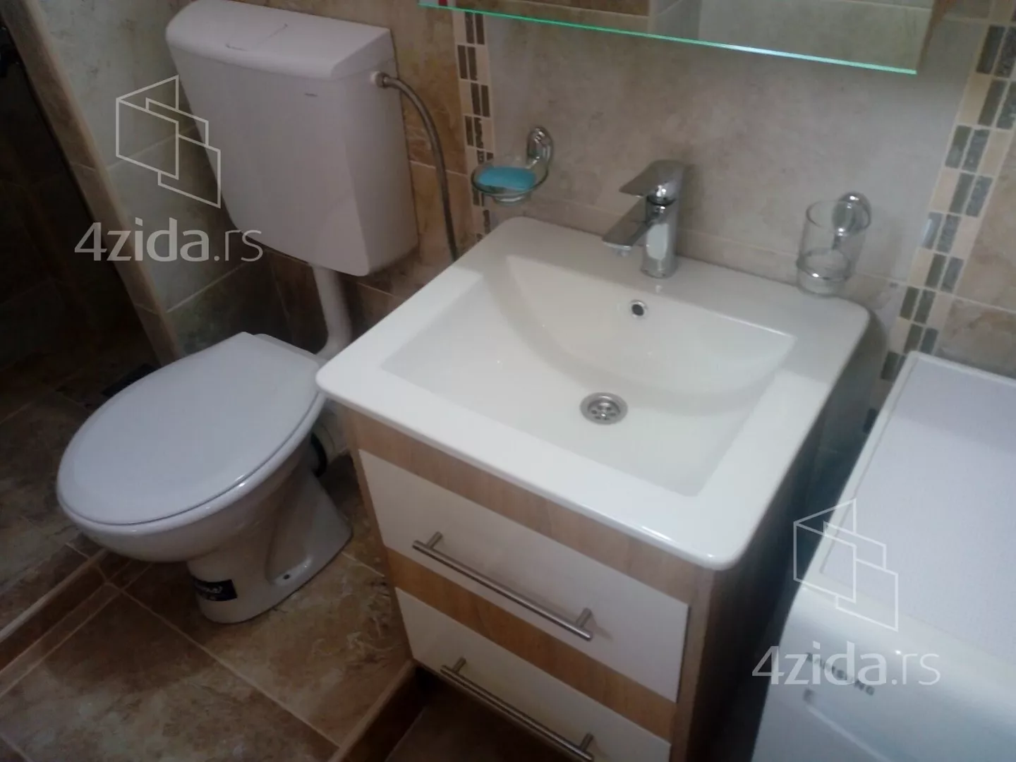 Jednoiposoban stan | 4zida