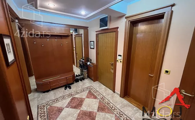 Petosoban stan | 4zida