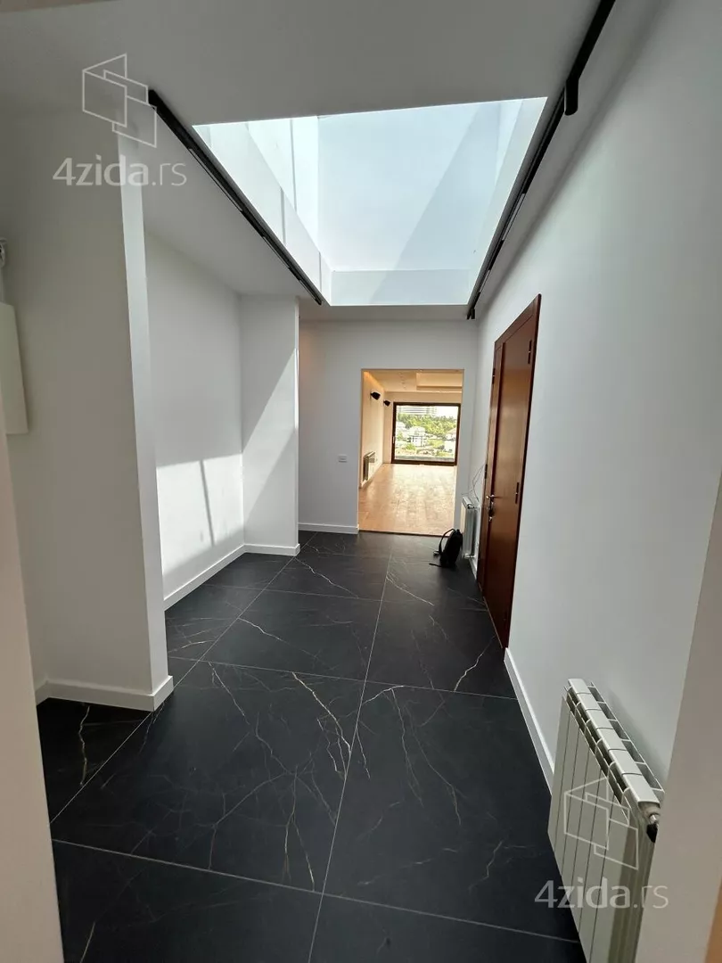 Šestoiposoban stan | 4zida