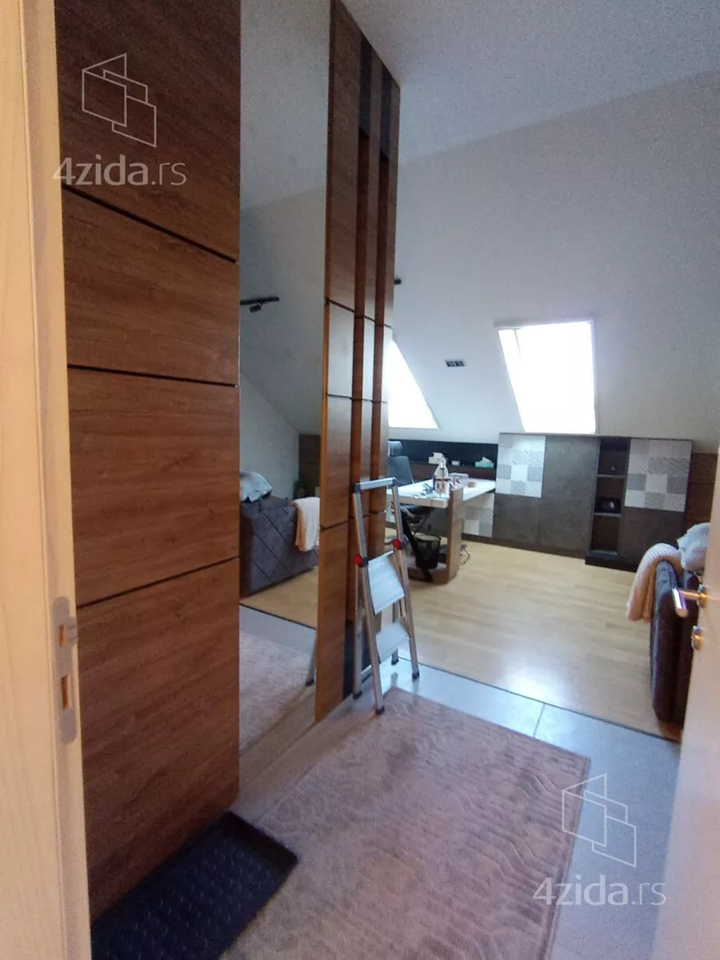 Četvoroiposoban stan | 4zida