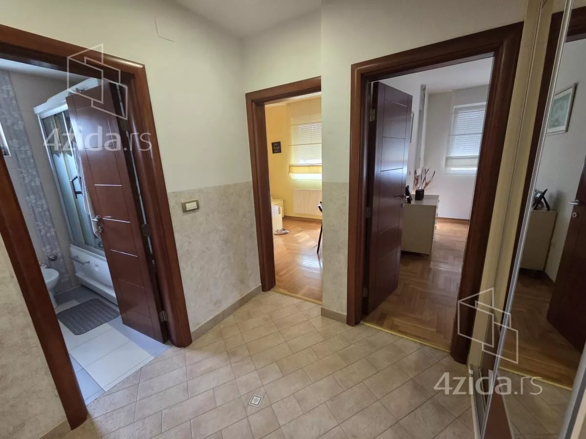 Petosoban stan | 4zida