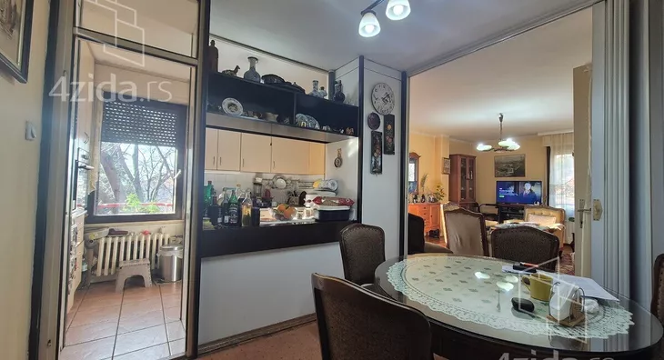 Četvoroiposoban stan | 4zida