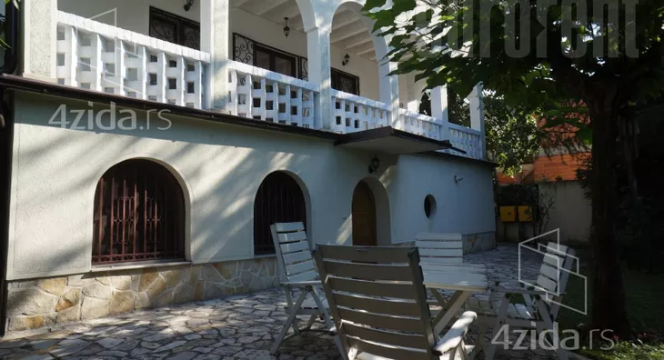 Šestosoban stan | 4zida