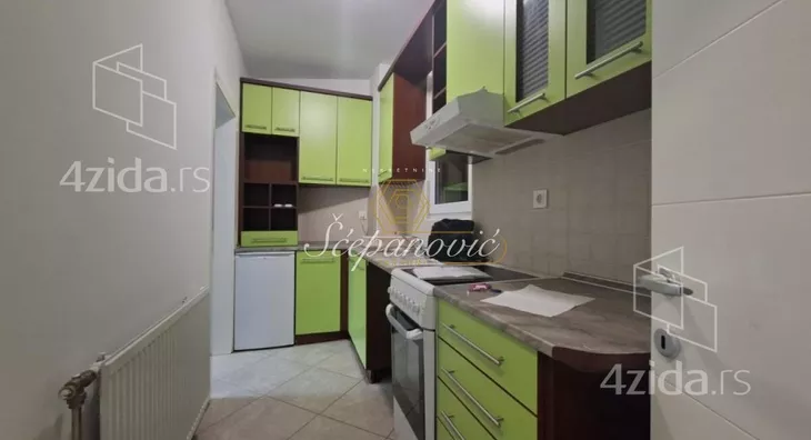 Poslovna zgrada | 4zida