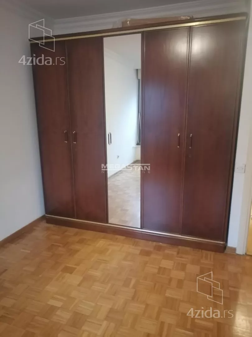 Četvoroiposoban stan | 4zida