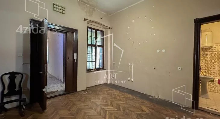 Šestoiposoban stan | 4zida