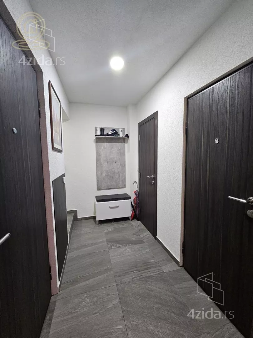 Šestosoban stan | 4zida