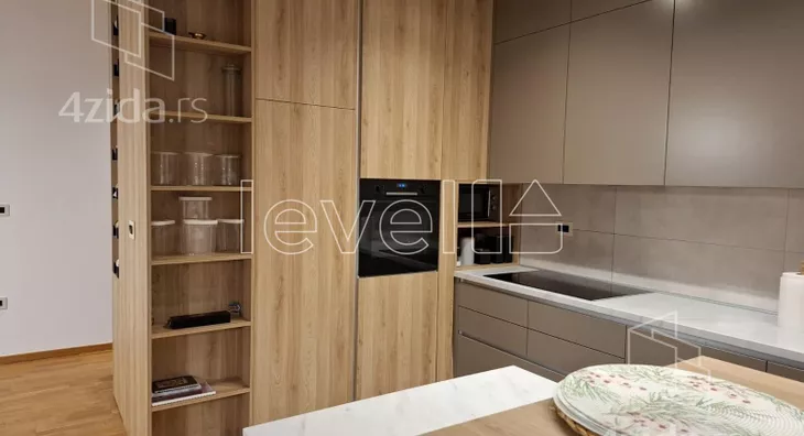 Četvoroiposoban stan | 4zida