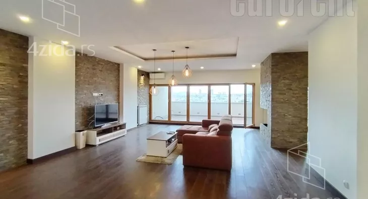 Šestosoban stan | 4zida