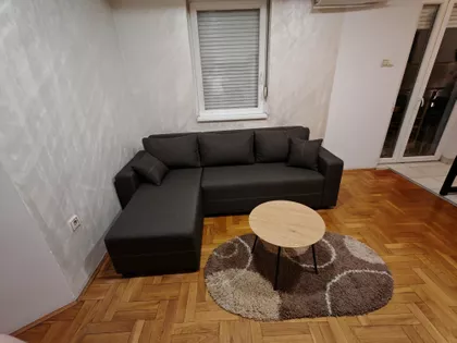 Vuka Karadžića 1 | 4zida.rs