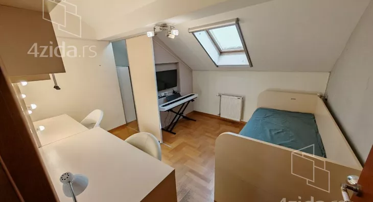 Četvoroiposoban stan | 4zida