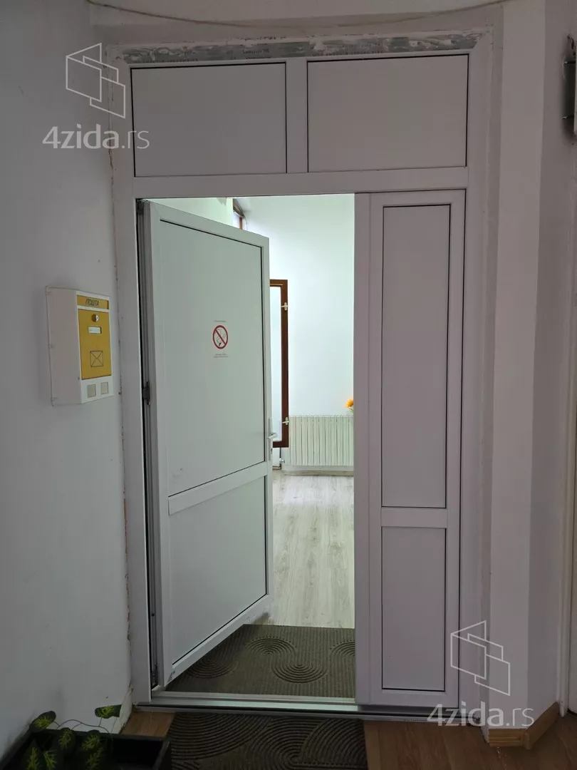 Šestosoban stan | 4zida