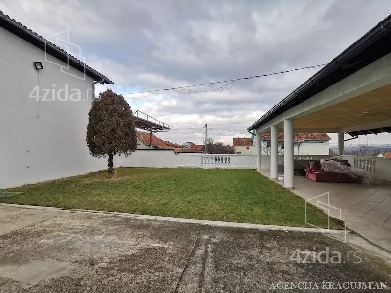 Poslovna zgrada | 4zida