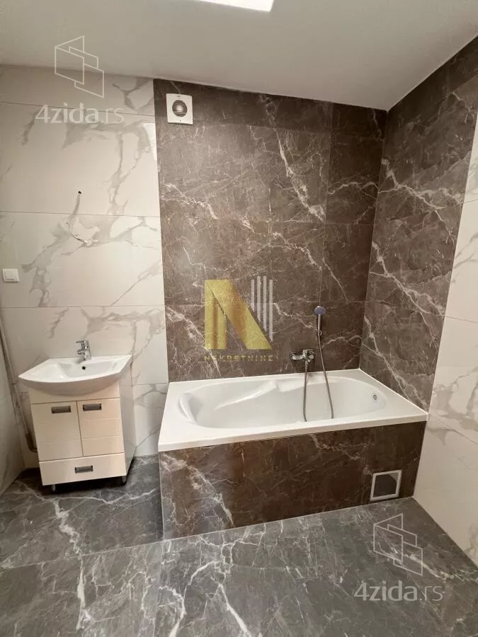 Šestosoban stan | 4zida