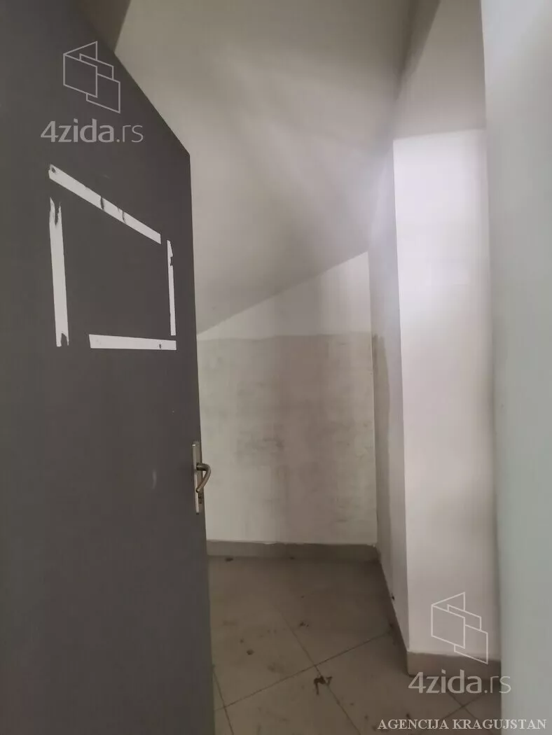 Lokal | 4zida