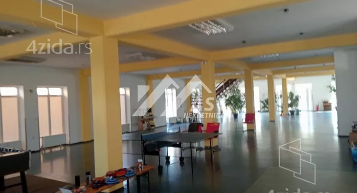 Poslovna zgrada | 4zida