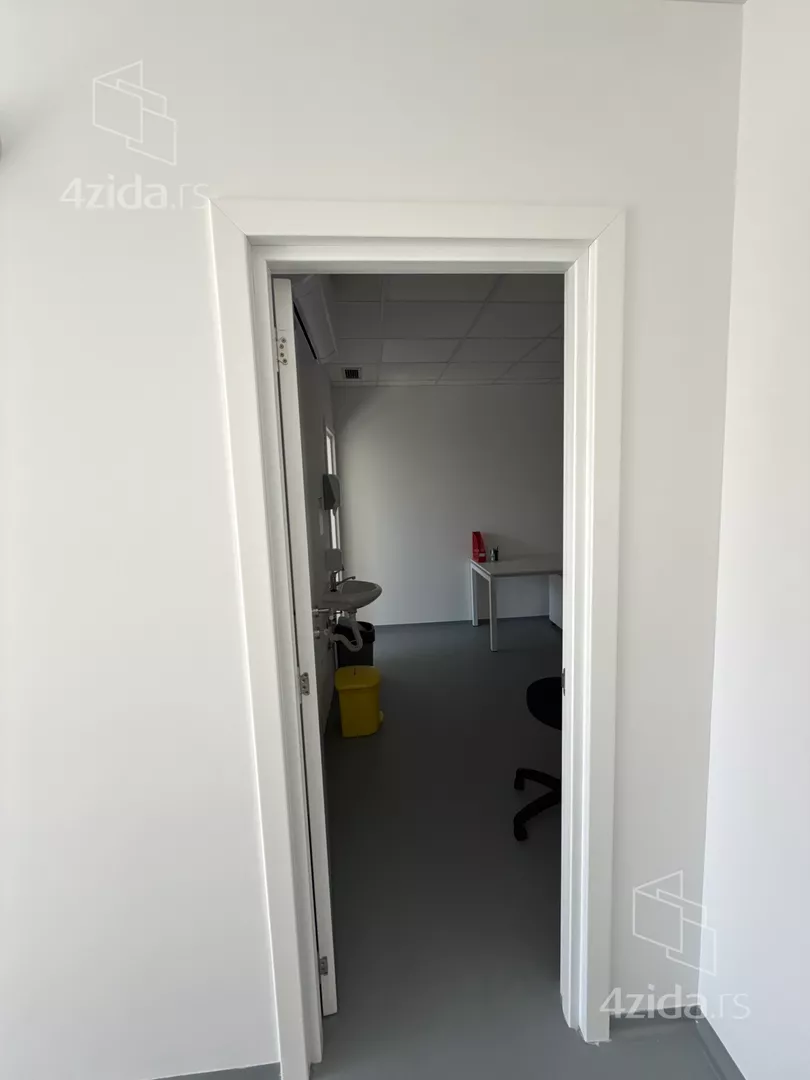 Poslovna zgrada | 4zida