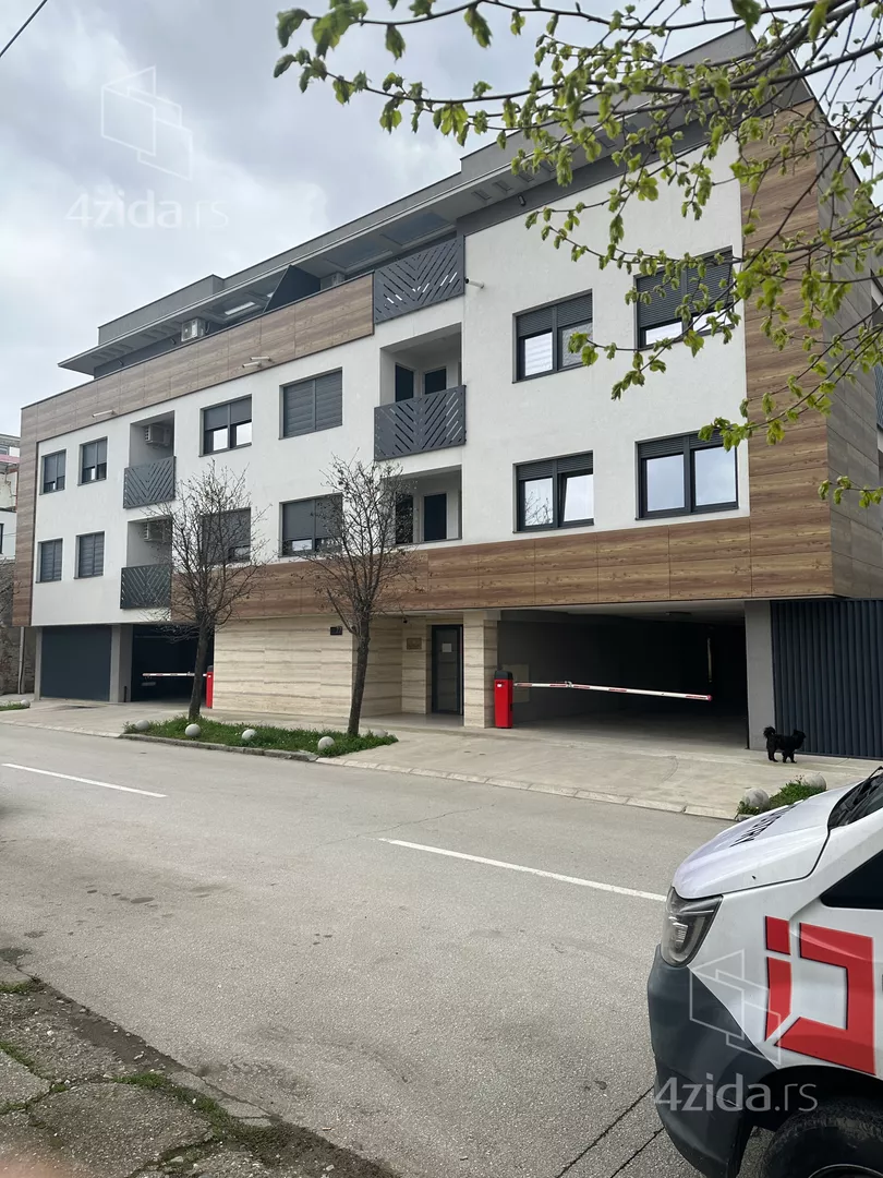 Garaža | 4zida