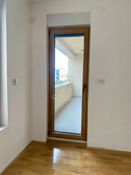 Crveni Pevac | 4zida.rs