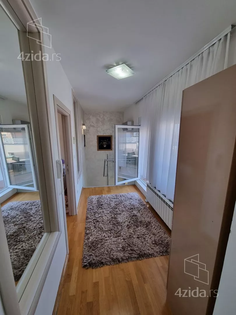 Četvoroiposoban stan | 4zida