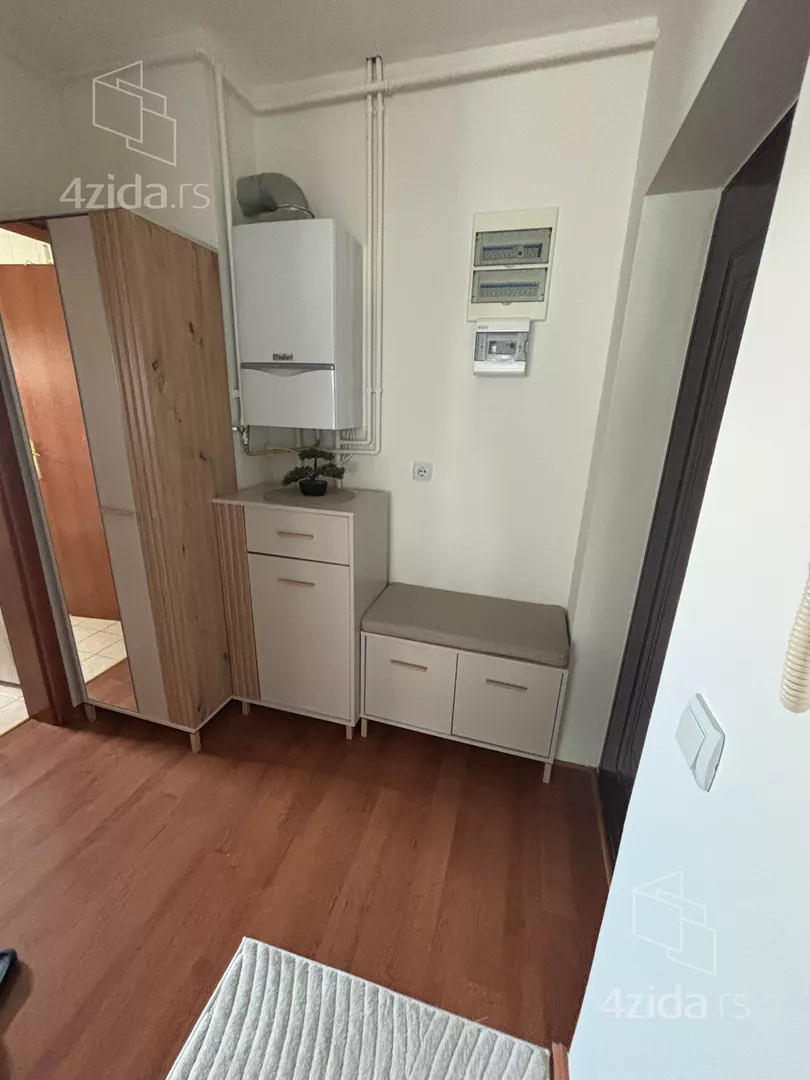 Šestosoban stan | 4zida