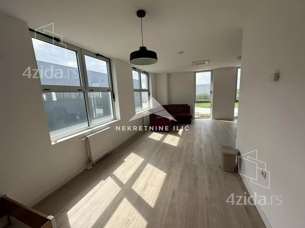 Poslovna zgrada | 4zida