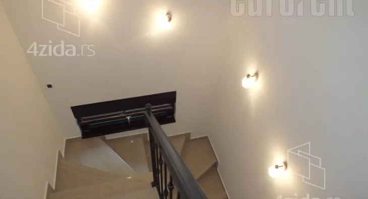 Četvoroiposoban stan | 4zida