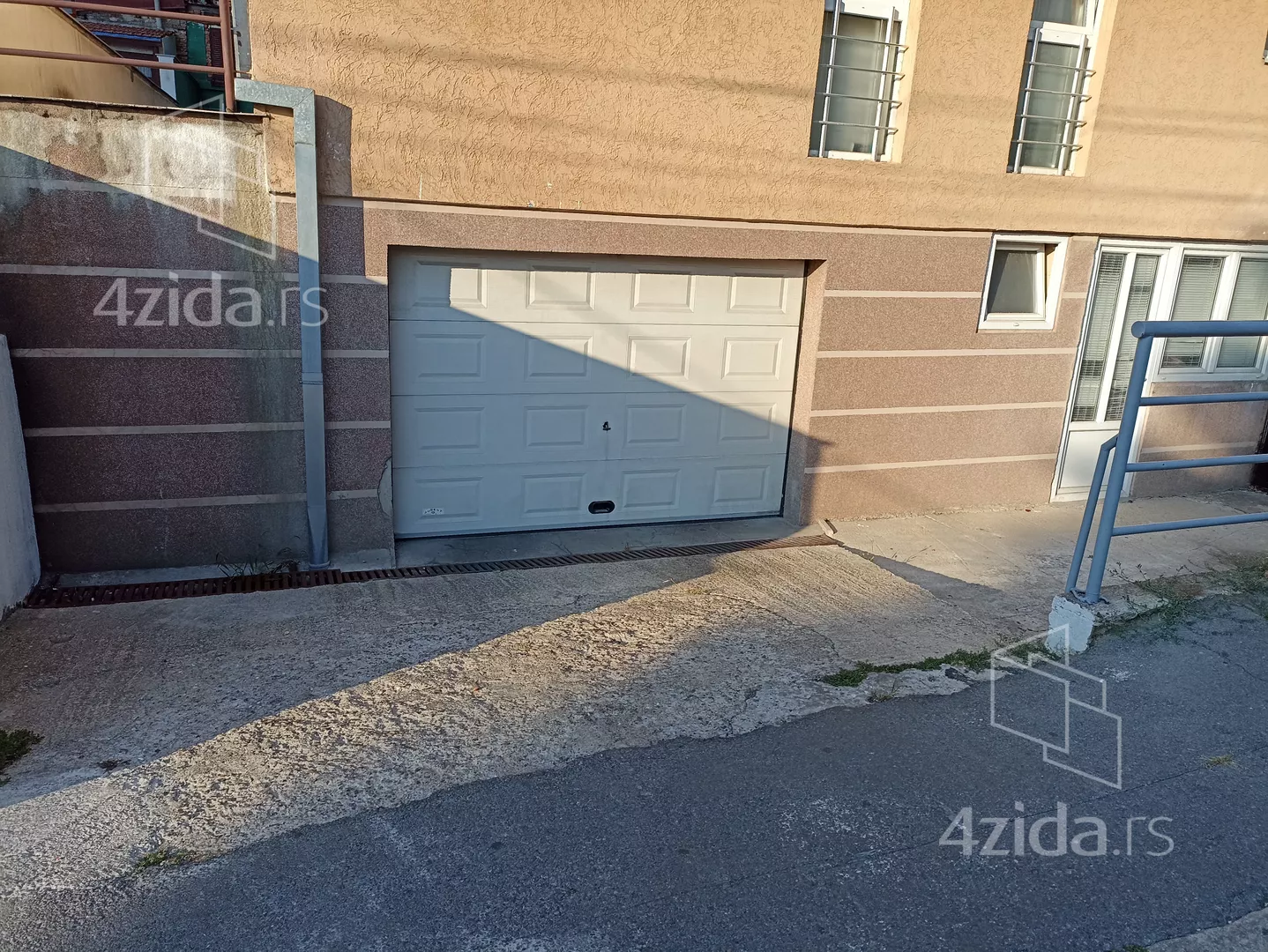 Garaža | 4zida