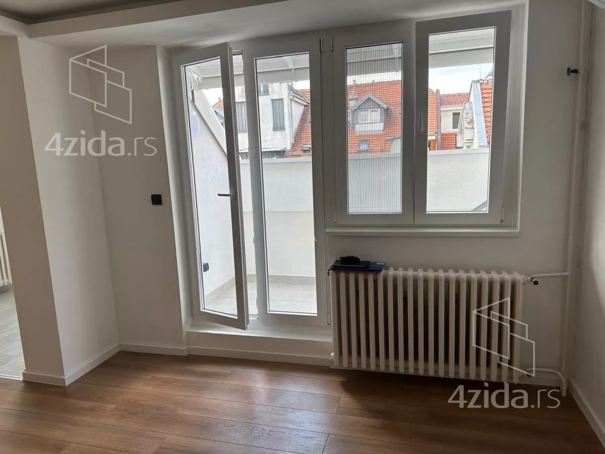 Četvoroiposoban stan | 4zida