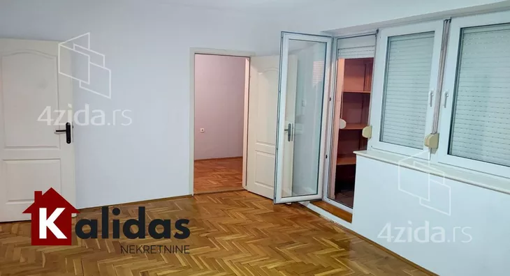 Četvoroiposoban stan | 4zida