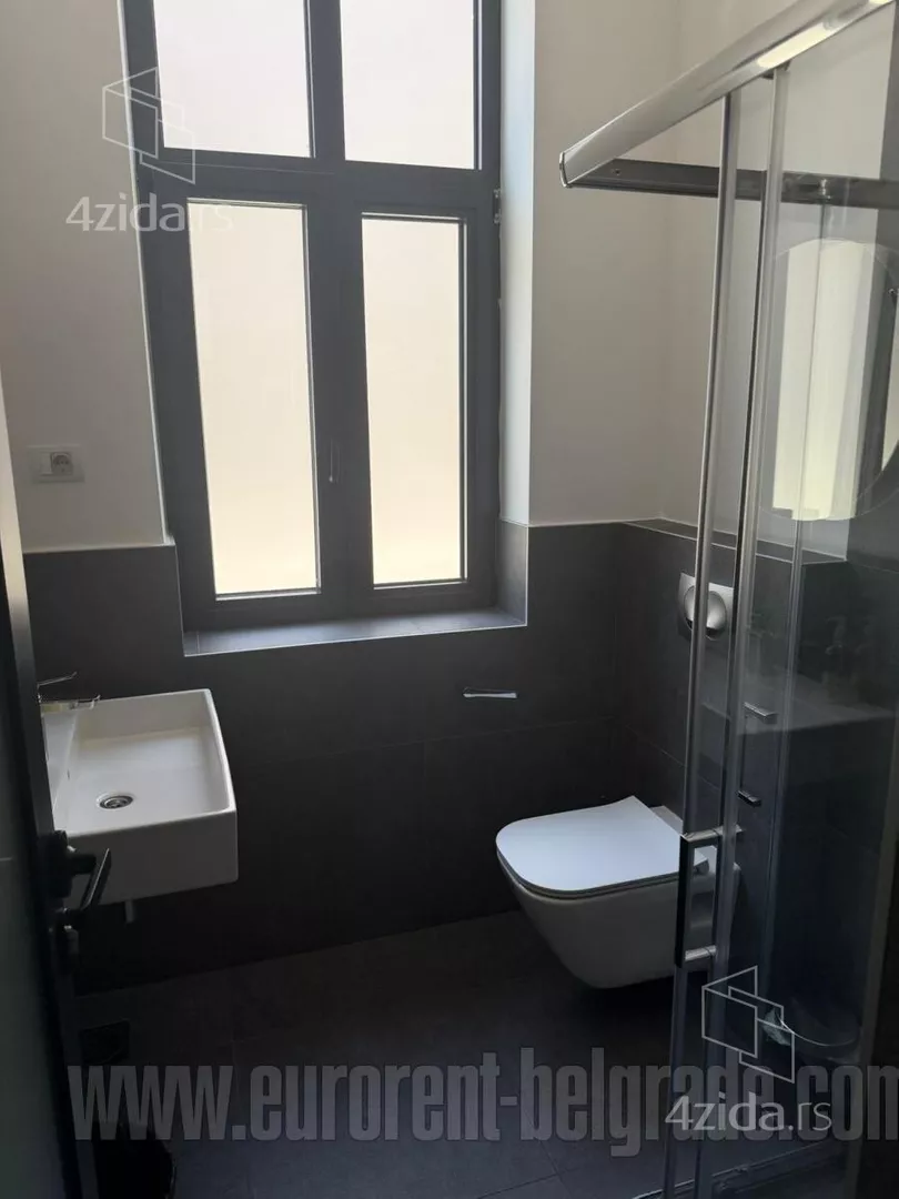 Četvoroiposoban stan | 4zida