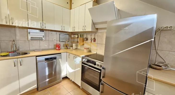 Petosoban stan | 4zida