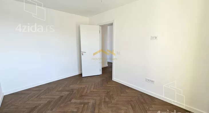 Četvoroiposoban stan | 4zida