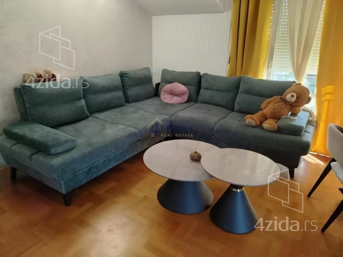 Šestosoban stan | 4zida