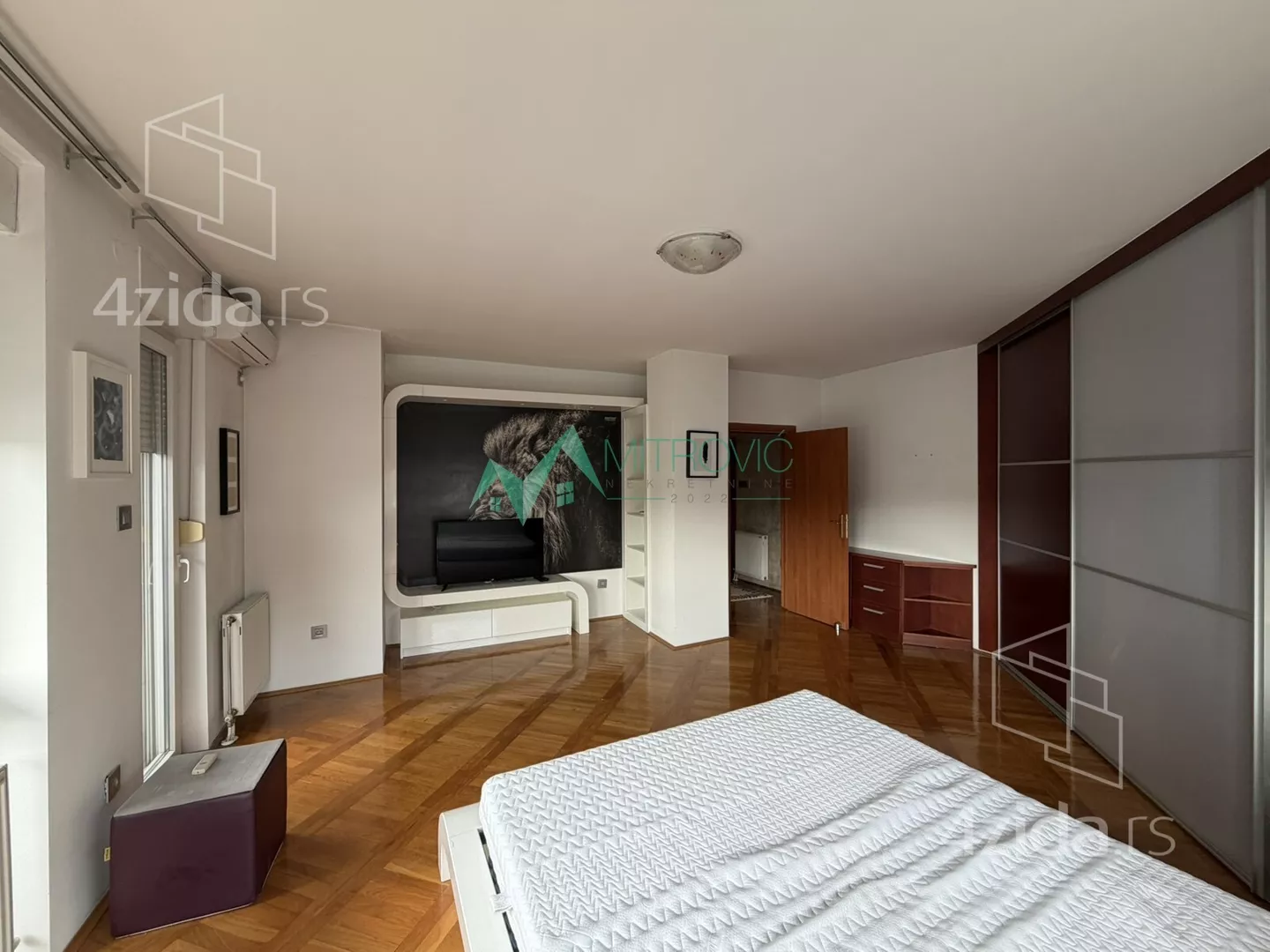 Četvoroiposoban stan | 4zida