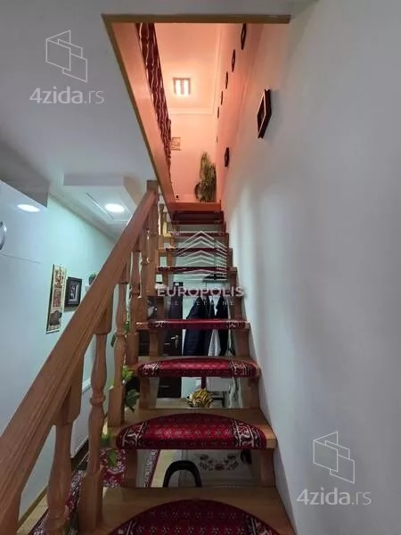Petosoban stan | 4zida