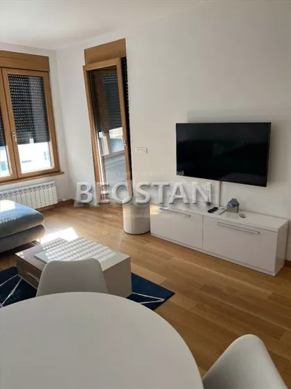 Tadije Sondermajera | 4zida.rs