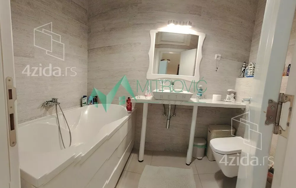 Petosoban stan | 4zida