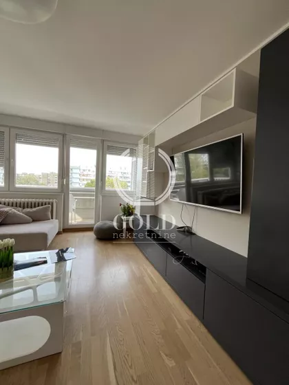 Bulevar Cara Lazara | 4zida.rs