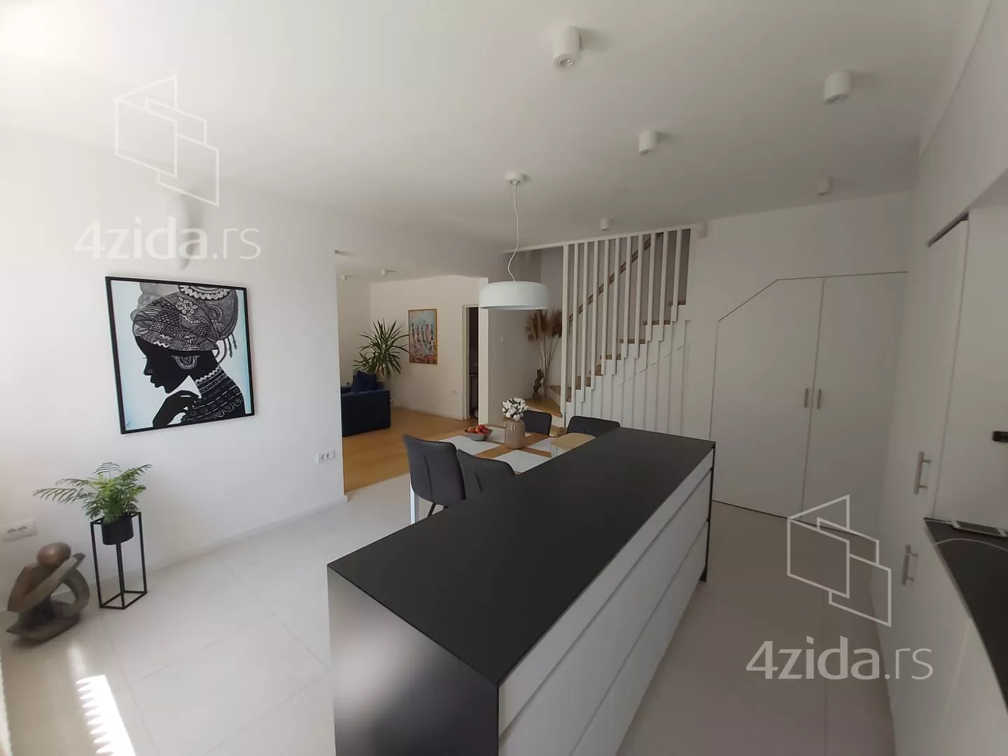 Petosoban stan | 4zida