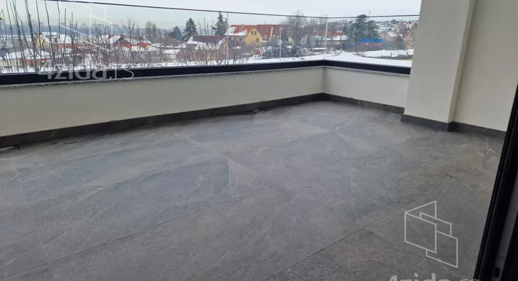 Petosoban stan | 4zida