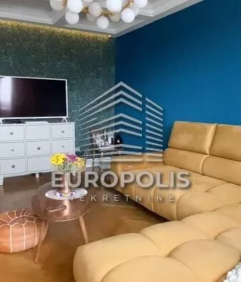 Četvoroiposoban stan | 4zida