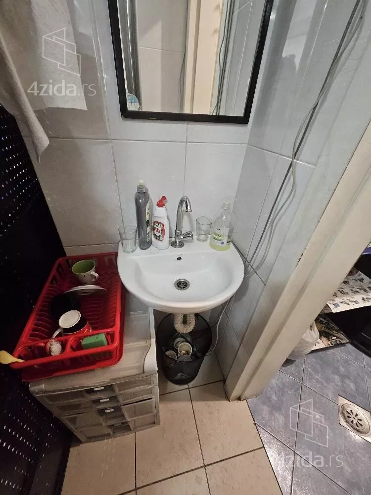 Lokal | 4zida