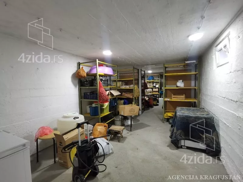 Poslovna zgrada | 4zida