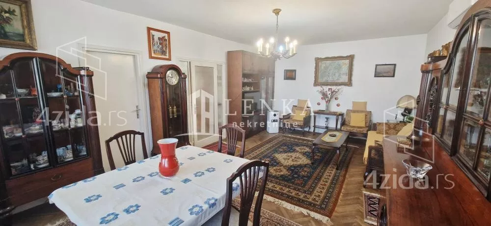 Četvoroiposoban stan | 4zida