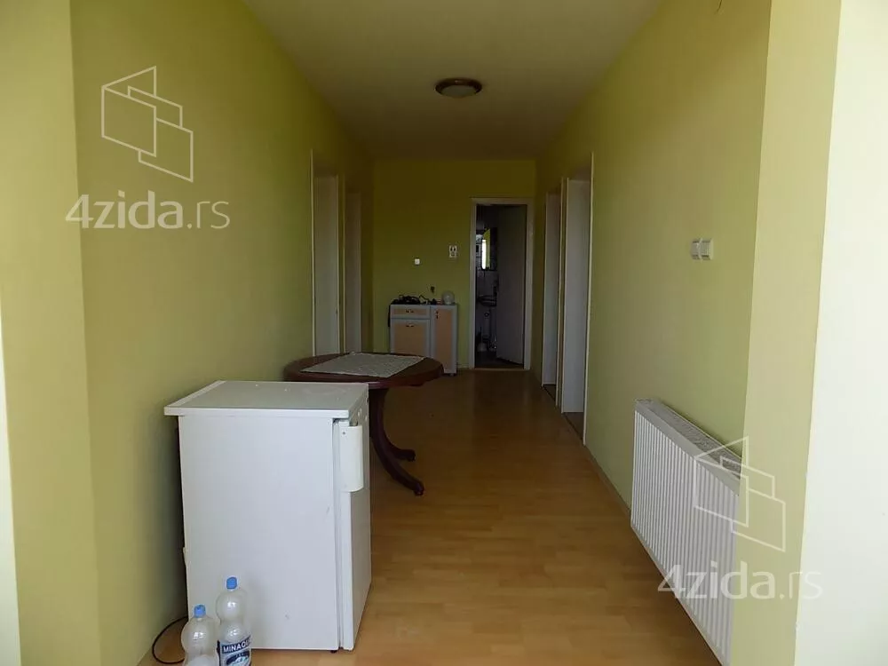 Poslovna zgrada | 4zida