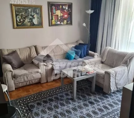 Šestoiposoban stan | 4zida